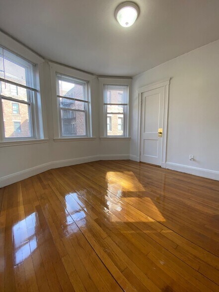 Primary Photo - 63 Park Dr