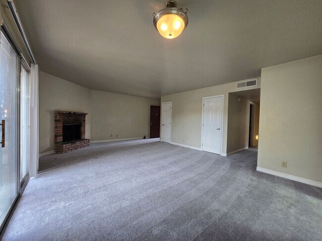 Building Photo - 5360 Indian River Dr