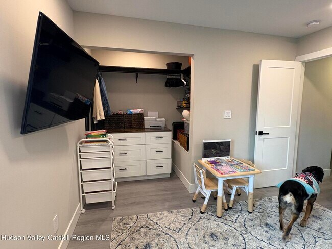 Building Photo - 204 Village Ct