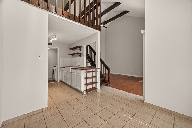 Building Photo - 8483 Sands Point Dr