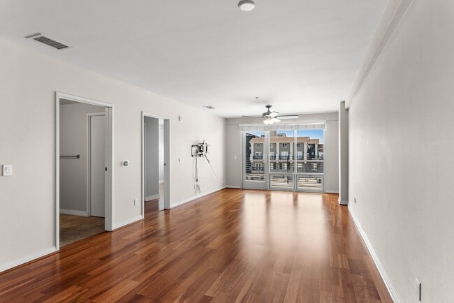 Building Photo - Walkable Little Italy Living – 3BR/3BA with Gated Parking