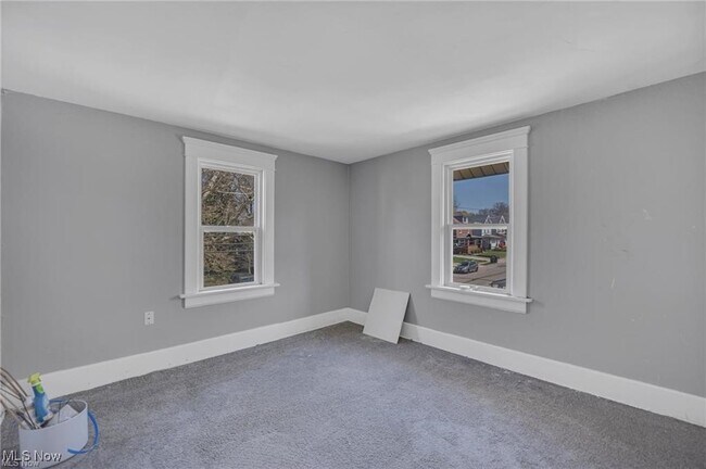 Building Photo - 256 E York St