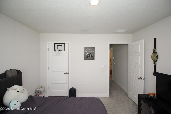 Building Photo - 338 Garvey Dr SW