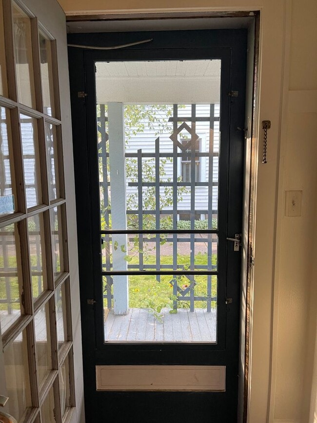 Building Photo - AVAILABLE JUNE - Beautiful 2 Bed 1 Bath Woodland Home