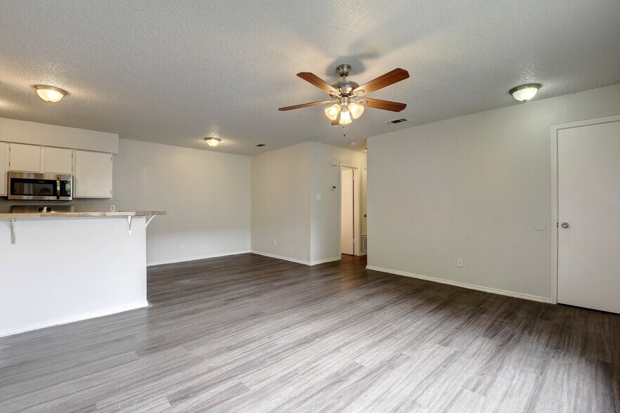 Building Photo - 5303 Spring Meadow Rd