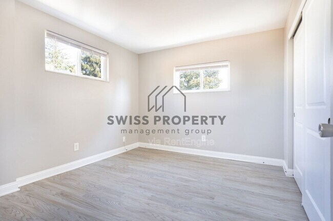 Building Photo - 2485 Deming Ave