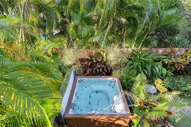 Building Photo - 2330 Prairie Ave