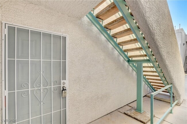 Building Photo - 7100 W Pirates Cove Rd