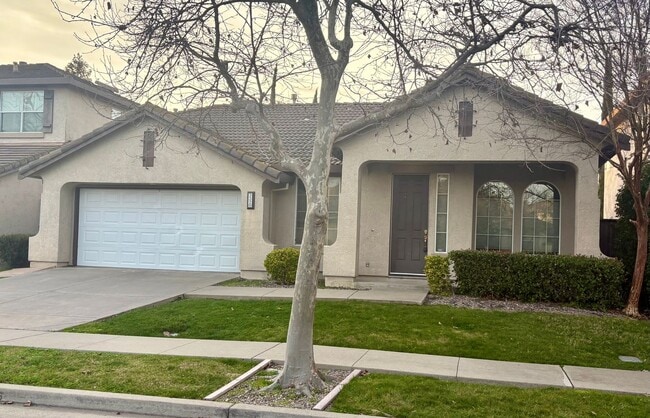 Building Photo - Lovely 4bed/2bath Home in West Sacramento