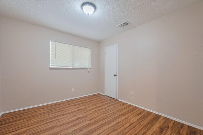 Building Photo - 15827 Beechnut St