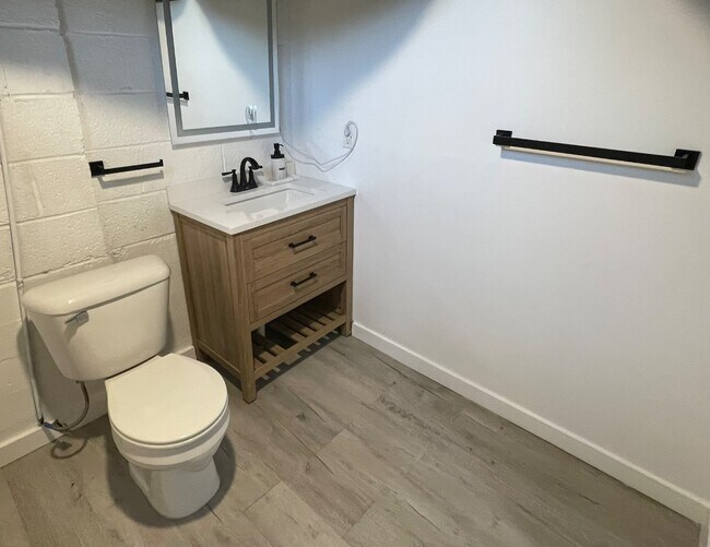 Building Photo - 446 Marquette Dr