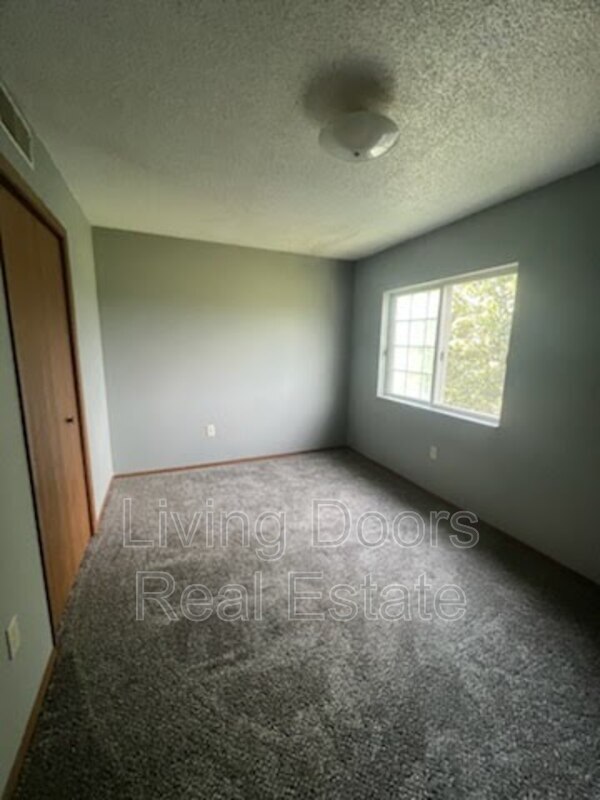 Building Photo - 603 S Washington St