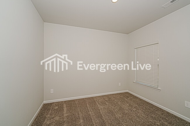 Building Photo - 104 Chain Bridge Circle