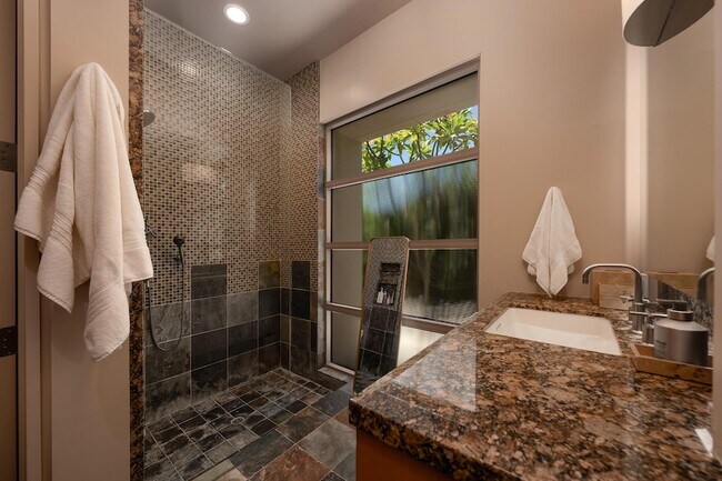 Building Photo - 9 Rockcrest