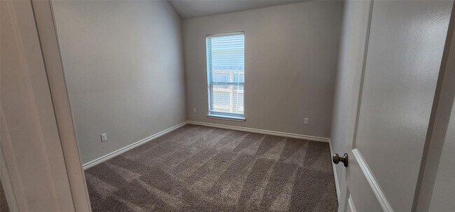 Building Photo - 425 Mira Mesa Dr