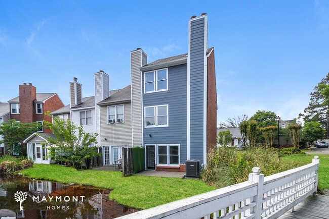 Building Photo - 121 Village Walk