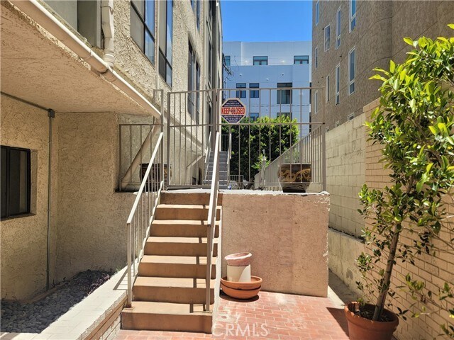Building Photo - 450 N Oakhurst Dr