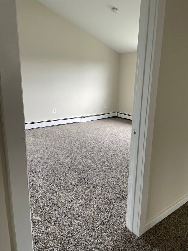 Master Bedroom - 1519 W Main St