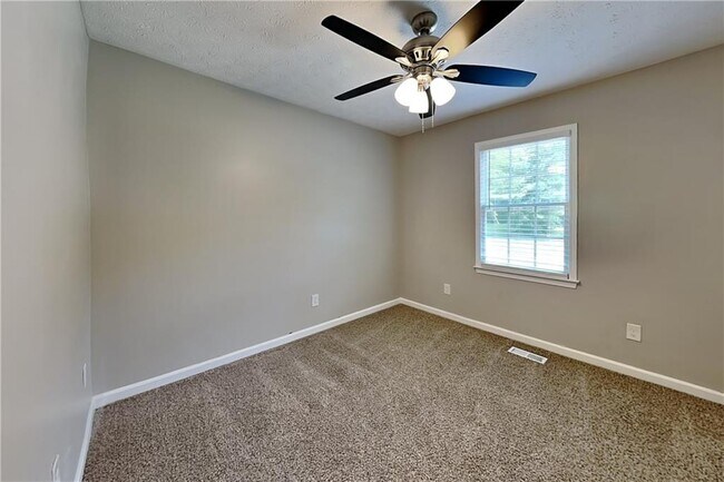 Building Photo - 604 Dillon Dr