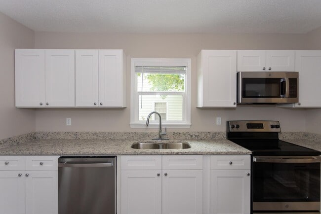 Building Photo - Welcome to this Beautiful Home nestled in the heart of Sumter, SC.