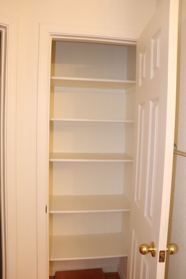 Building Photo - East Side 3 Bed 2 Bath Energy Efficient Pulte Home