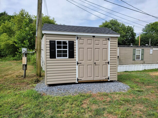 Building Photo - 1126 Steinmetz Rd