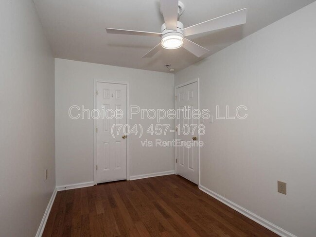 Building Photo - 5111 Valley Stream Rd