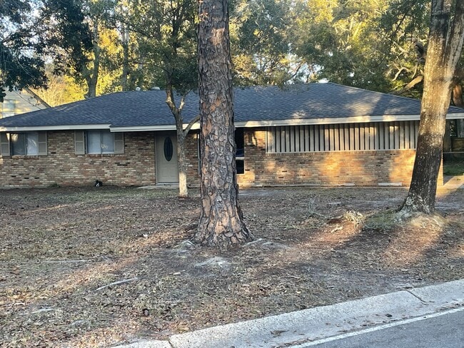 Building Photo - 2501 Havard Rd