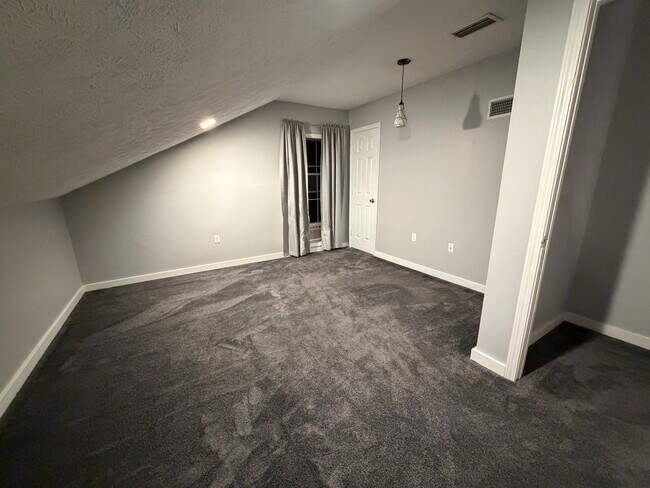 Building Photo - 1020 Mcdale Ln