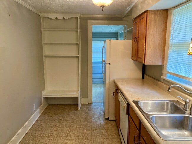 Building Photo - 427 Fairmont Ave