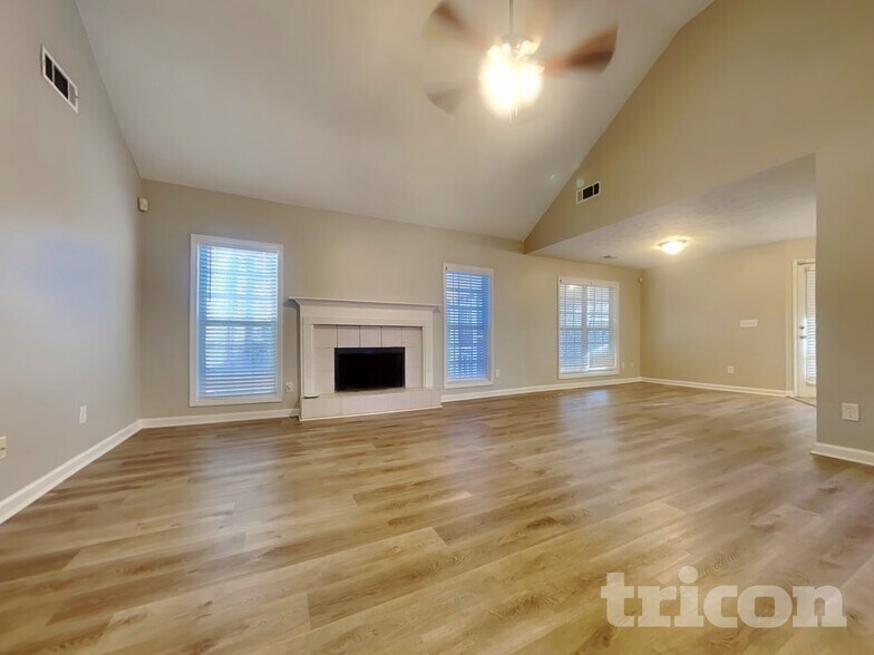 Building Photo - 3021 Tennyson Dr