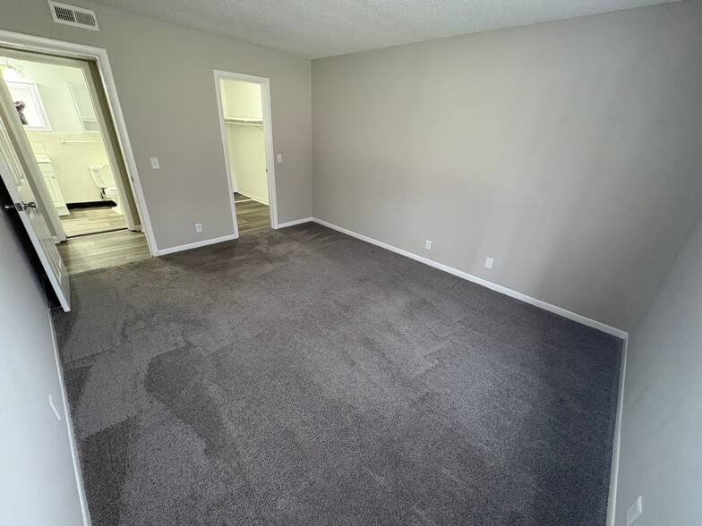 Building Photo - 1005 Hickory Hill Ln