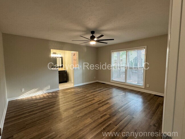 Building Photo - 7104 Old Castle Dr