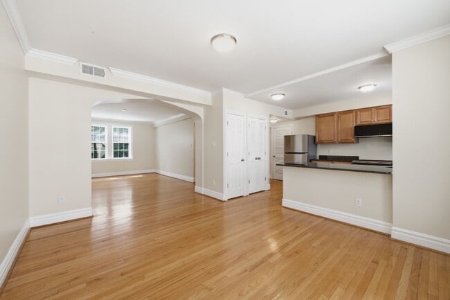 Open-Concept Kitchen & Living – Smart 2BR Apartments in DeMun/Clayton 63105 - Rosebury Rentals