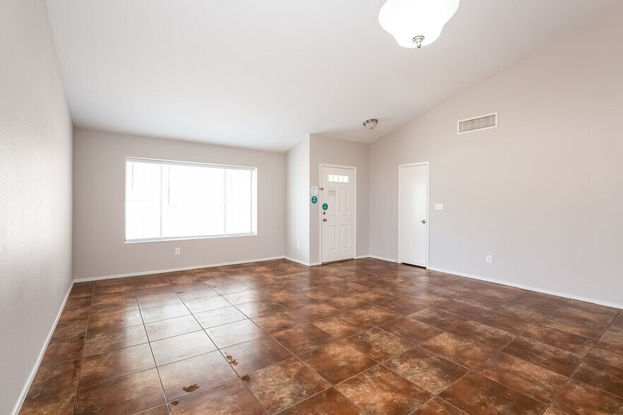 Building Photo - 1621 Running Creek Dr