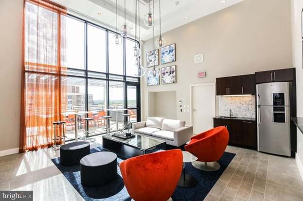 Building Photo - 1320 Fenwick Ln