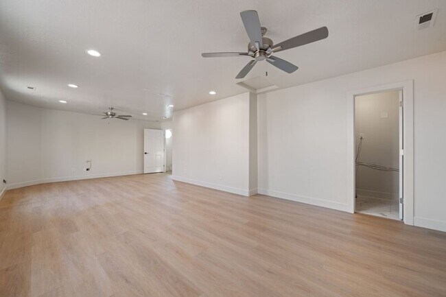 Building Photo - 146 E 400 N