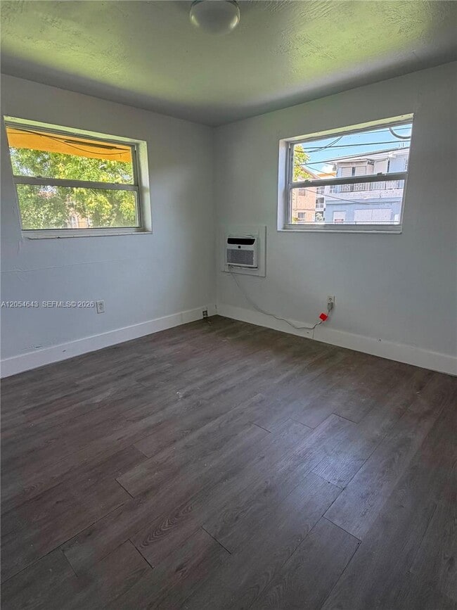 Building Photo - 1465 W 28th St