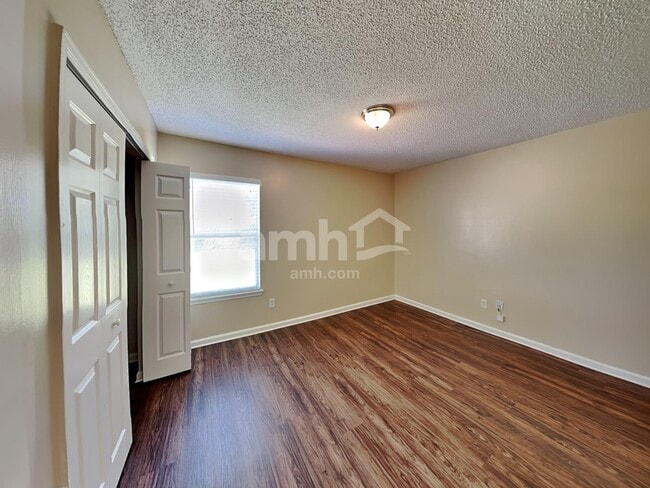 Building Photo - 3370 Westfield Dr