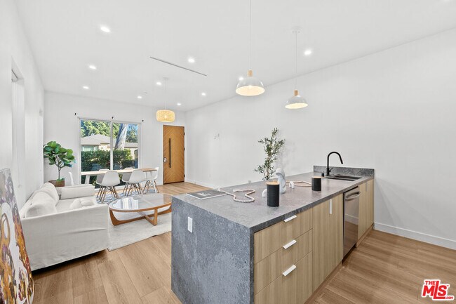 Building Photo - 1905 S Corning St