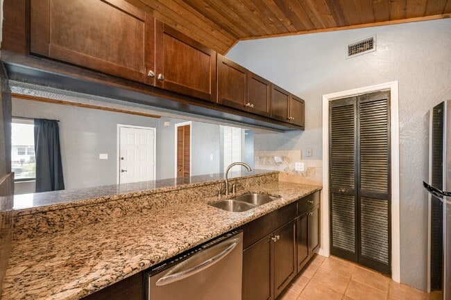 Building Photo - SUNTREE