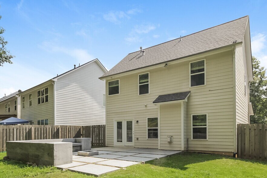 Building Photo - 128 Creekwood Tr