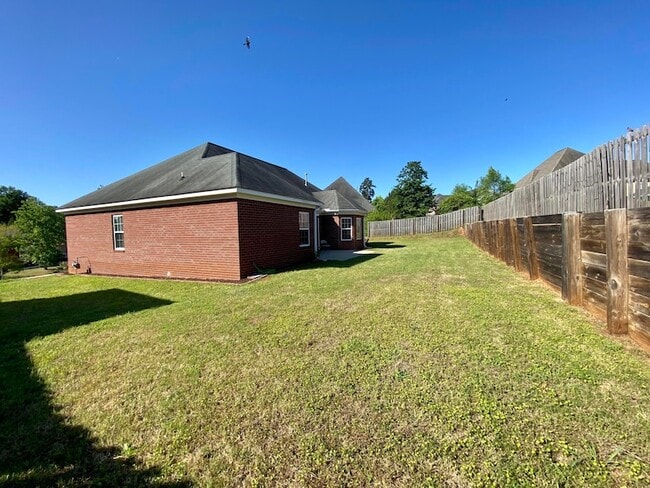 Building Photo - 4858 Somerset Dr