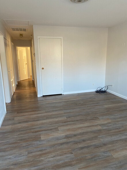 Building Photo - 3804 W Vinton Ave