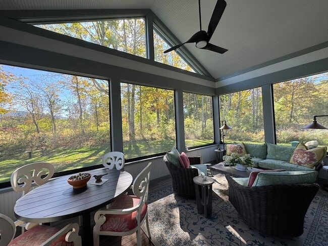 Building Photo - 57 Taconic Rd