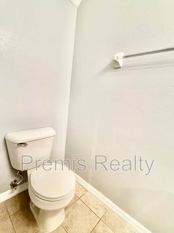 Building Photo - 2043 Strathmill Dr