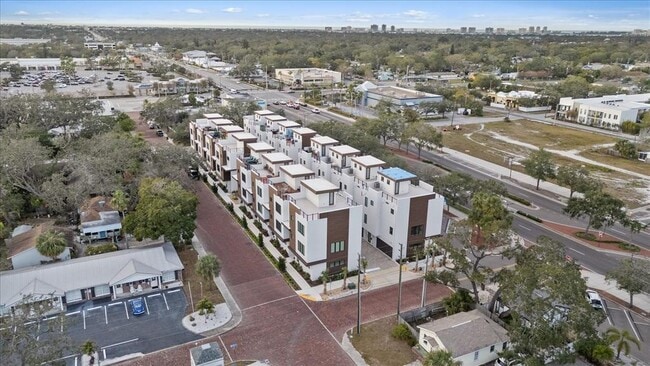 Building Photo - 623 Petit Wy