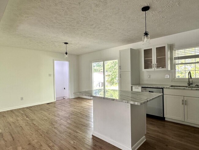 Building Photo - 627 Burgoyne Dr