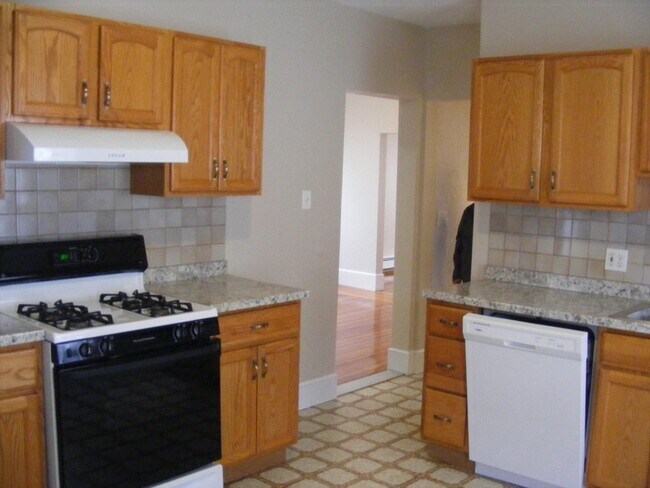 Building Photo - 53 Marshall St