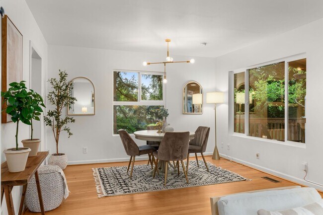 Building Photo - Charming 3 Bed / 1.75 Bath Craftsman-Style...